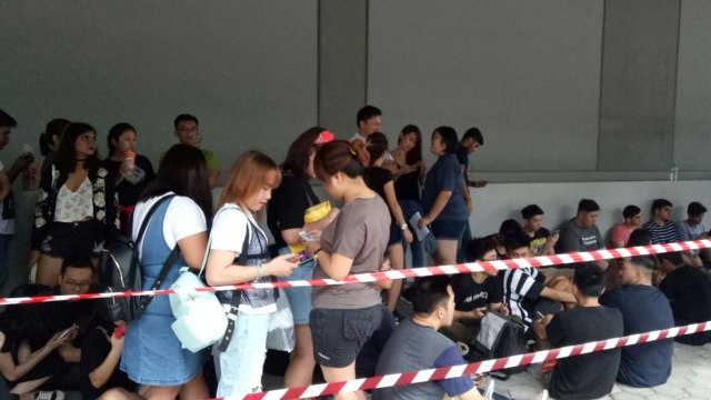 Antrean para penonton konser Coldplay. (Foto: Annisa Maulida/kumparan)