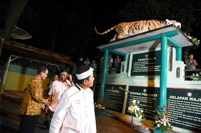 'Ulah Lalawora Ka Urang Sunda, Hiji Oge Maung' (1)