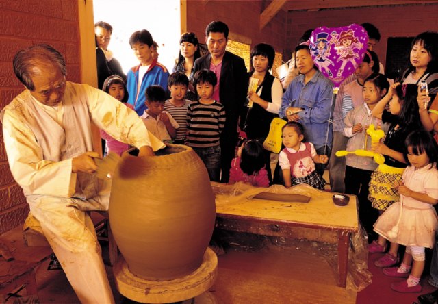 Mengintip Produsen Terbesar Tembikar Khas Korea “Onggi”