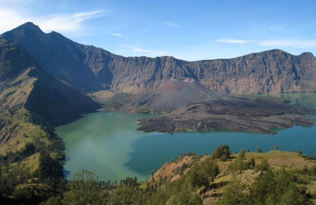 Segara Anak, Gunung Rinjani (Foto: Petter Lindgren/wikimedia commons)