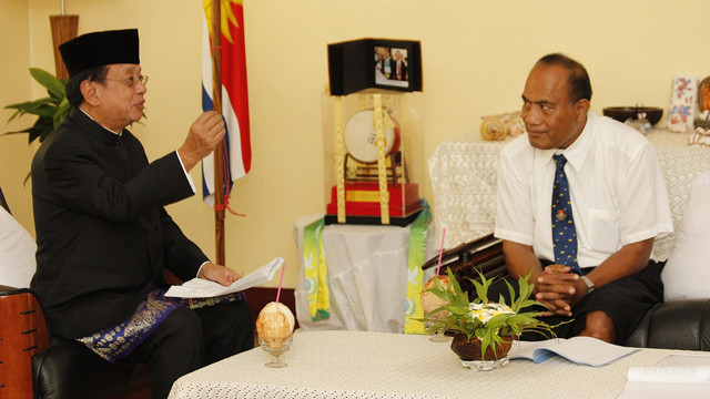 Dr Gary R. M. Jusuf dan Y. M. Taneti Maamau (Foto: Dok. KBRI Suva)