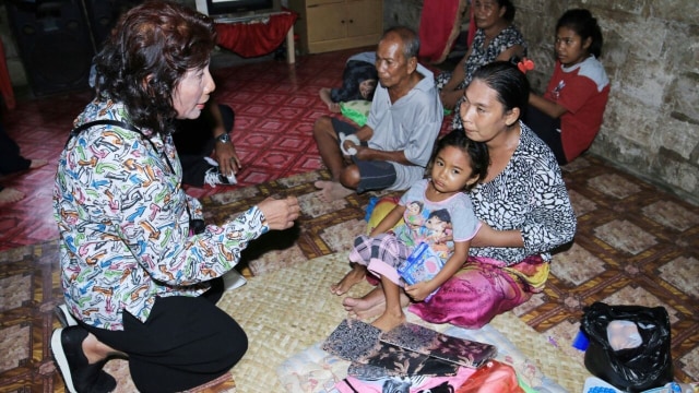 Menteri Susi bersama suku Bajo. (Foto: Istimewa)