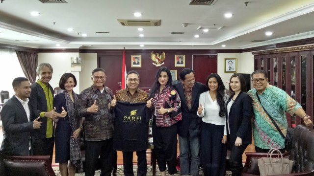 Ketua MPR Zulkifli Hasan dengan Parfi56. (Foto: Prabarini Kartika/kumparan)