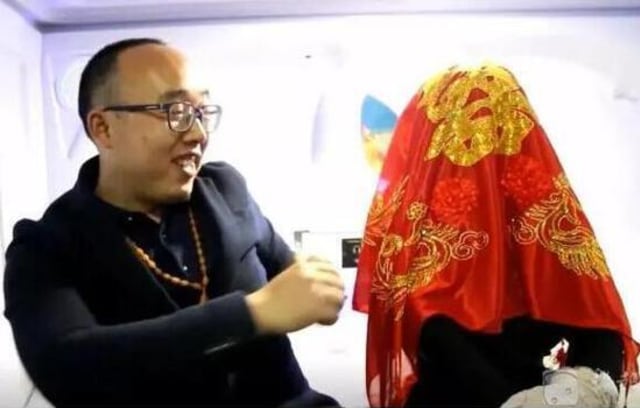Seorang pria di China menikahi robot (Foto: english.sina.com)