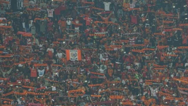 Kemeriahan Jakmania, pendukung Persija. (Foto: Aditia Noviansyah/kumparan)