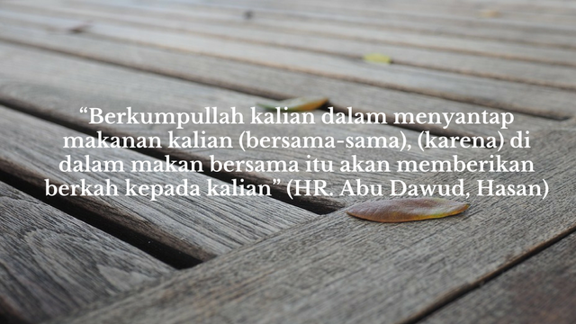 Adab Makan & Minum: Dianjurkan Makan Bersama-sama