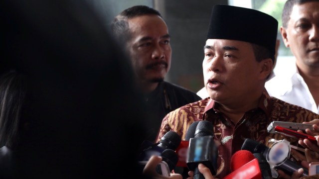 Ade Komarudin tiba di lokasi sidang e-KTP. (Foto: Fanny Kusumawardhani/kumparan)