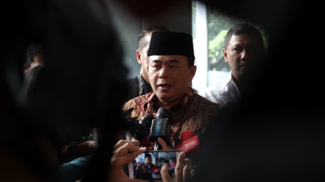 Ade Komarudin tiba di lokasi sidang e-KTP. (Foto: Fanny Kusumawardhani/kumparan)