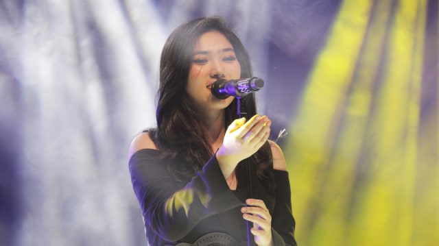 Isyana Sarasvati tampil memukau (Foto: Cornelius Bintang/kumparan)