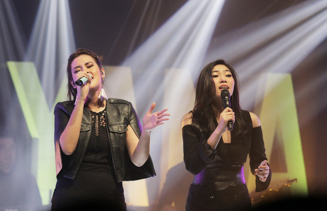 Raisa dan Isyana tampil memukau (Foto: Cornelius Bintang/kumparan)