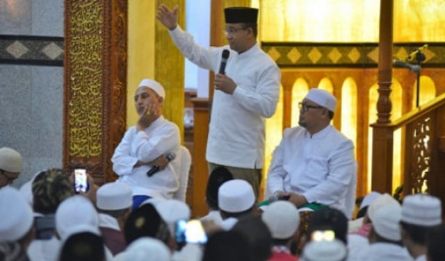 Anies-Sandi dan Dosa-Dosa Politisasi Masjid