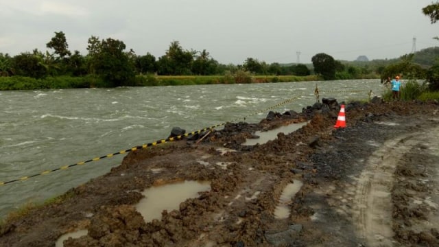 Sungai Cimanuk, sumber air Waduk Jatigede (Foto: Edy Sofyan/kumparan)