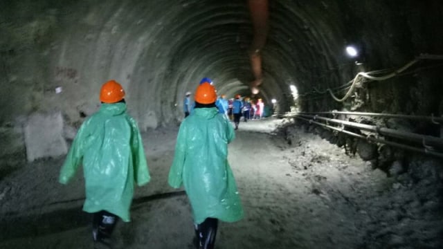Terowongan air limbah yg diolah PLTA Jatigede. (Foto: Edy Sofyan/kumparan)