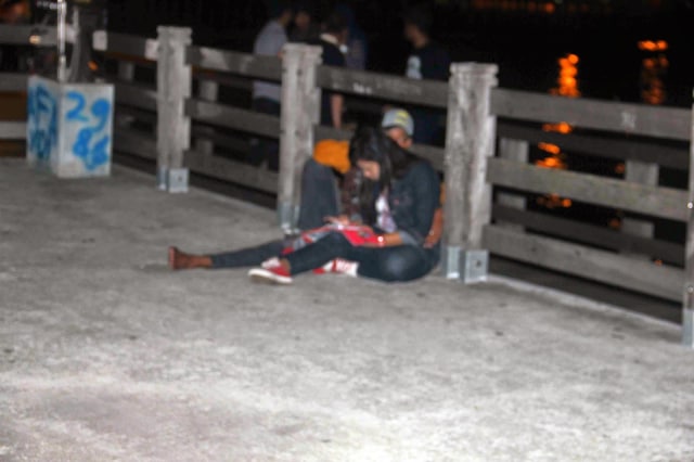 Berbagai Penampakan Pasangan di Pantai Ancol (2)