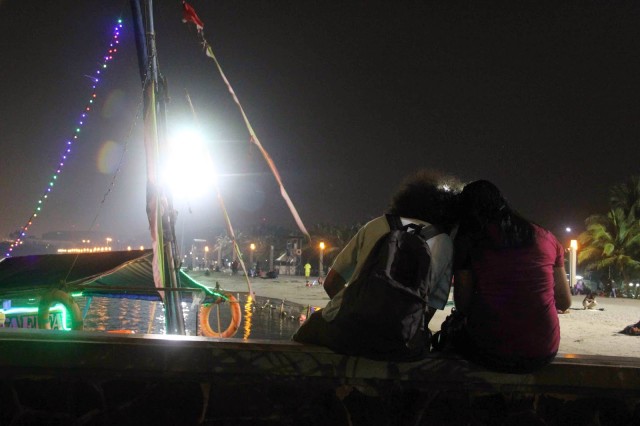 Berbagai Penampakan Pasangan di Pantai Ancol (3)