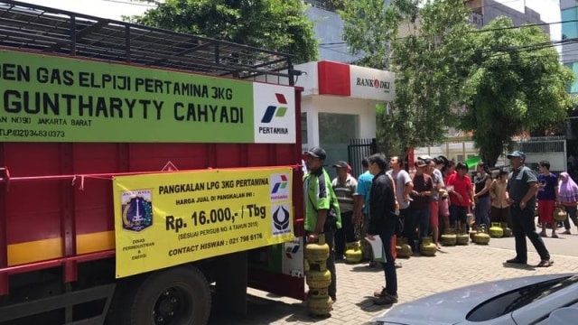 Pertamina Tingkatkan Pasokan LPG Bersubsidi (Foto: Edy Sofyan/kumparan)