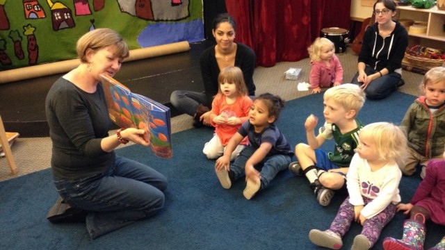 Ilustrasi mengajarkan anak (Foto: SupportPDX via Flickr)