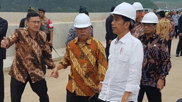 Jokowi tinjau jalan tol Semarang-Solo. (Foto: Dok. Jasa Marga)