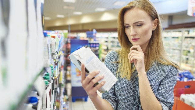 Perhatikan tanggal kadaluarsa produk makanan. (Foto: Thnkstock)