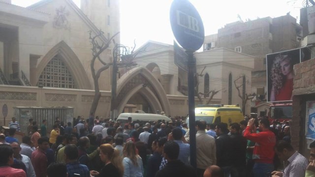 Suasana pasca ledakan di gereja Tanta, Mesir (Foto: egyptianstreets.com)
