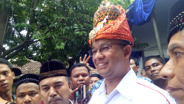Anies berkampanye dengan masyarakat Aceh (Foto: Marcia Audita/kumparan)