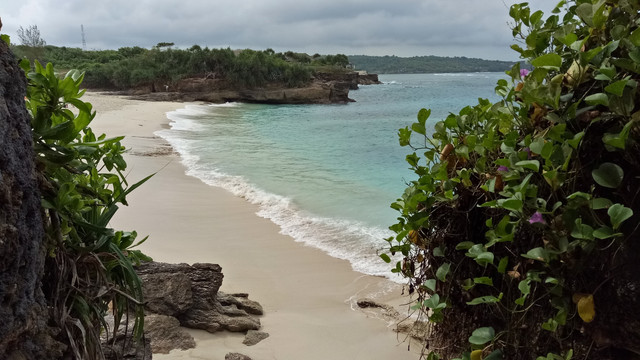 Pemandangan pantai di Bali saat ini. (Foto: Anggi Kusumadewi/kumparan)