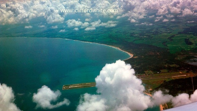 Bandara Bali dari atas langit pada tahun 1977 (Foto: Dok. Clifford White)