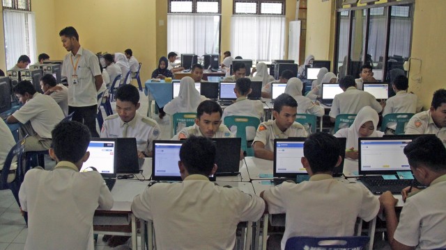Ujian Nasional Berbasis Komputer (UNBK) Foto: Antara/Ampelsa