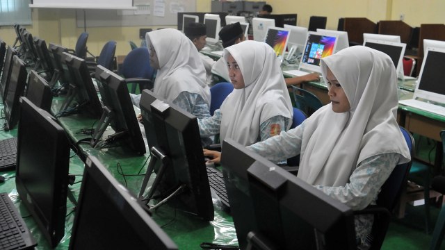 Ujian Nasional Berbasis Komputer (UNBK) (Foto: Antara/Ampelsa)