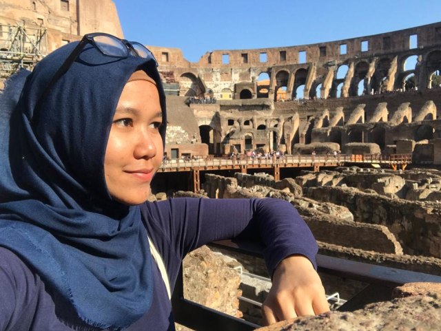 Aghnia Adzkia saat mengunjungi Roma (Foto: Facebook: Aghnia Adzkia)