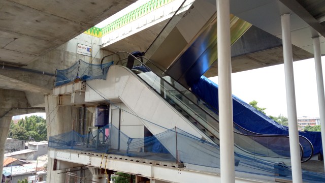 Eskalator di Halte TransJakarta Cipulir. (Foto: Ainul Qalbi/kumparan)