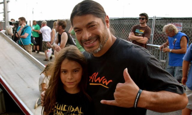 Robert Trujillo dan anaknya, Tye Trujillo (Foto: Instagram @robtrujillo)