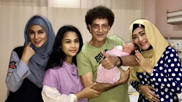 Ahmad Albar bersama istri dan sahabat (Foto: Instagram @marinizumarnisreal)