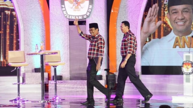 Ahok dan Djarot di debat pilgub DKI Jakarta 2017. (Foto: Aditia Noviansyah/kumparan)
