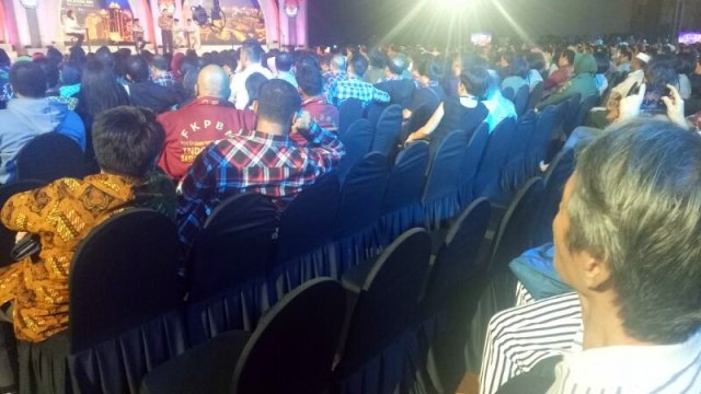 Kursi kosong di barisan pendukung Ahok-Dajrot. (Foto: Akbar Ramadhan/kumparan)