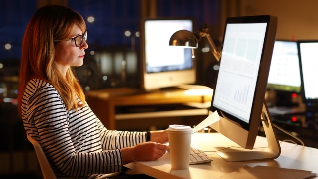 Menjadi workaholic tidak baik bagi kesehatan. (Foto: Thinkstock)