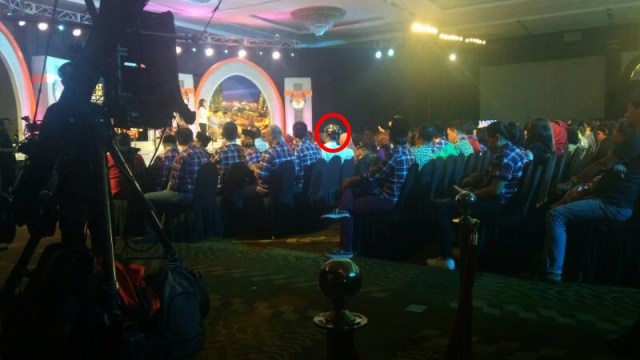 Pendukung Ahok ada yang pakai helm  (Foto: Akbar Ramadhan/kumparan)
