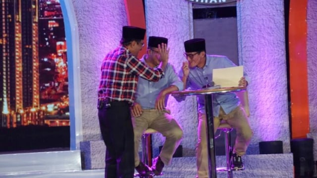 Djarot melepaskan tangannya. (Foto: Aditia Noviansyah/kumparan)