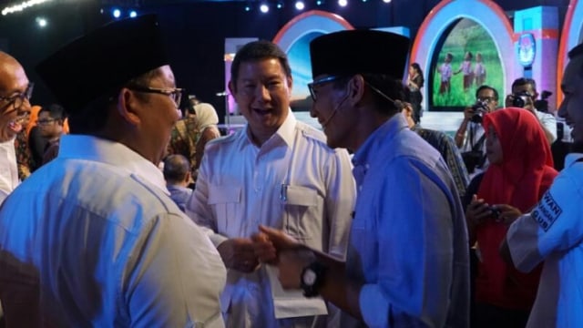 Sandi turun panggung saat jeda. (Foto: Aditia Noviansyah/kumparan)