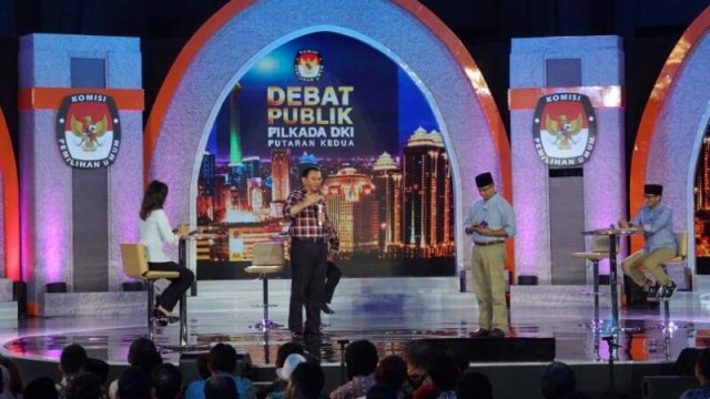 Ahok dan Anies di Debat Final Pilgub (Foto: Aditia Noviansyah/kumparan)