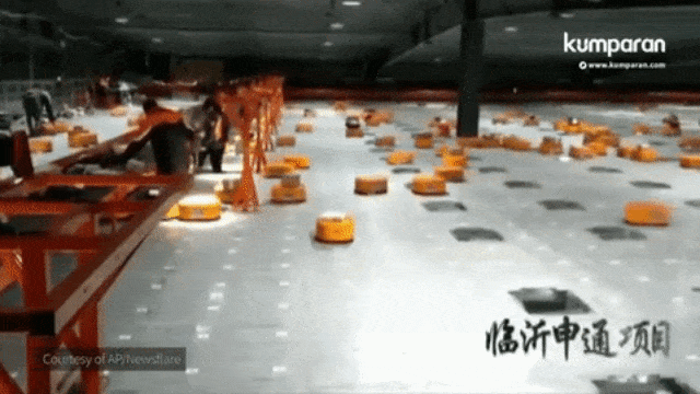 Robot Oranye Lincah (Foto: Newsflare via AP)