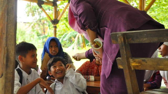 Suasana ceria di sekolah Ridwan. (Foto: Kevin Kurnianto/kumparan)