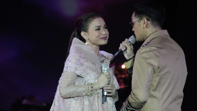 Kolaborasi Rossa dan Afgan. (Foto: Munady Widjaja)