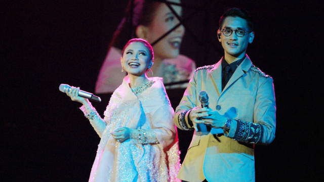 Kolaborasi Rossa dan Afgan. (Foto: Munady Widjaja)
