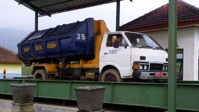 Jembatan Timbang. (Foto: Antara/Asmaul Chusna)