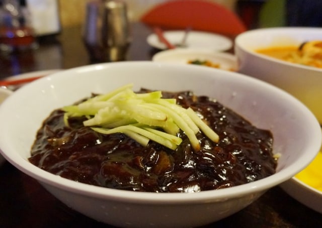 Mengulik Tentang Jjajangmyeon, Mie Hitam Korea