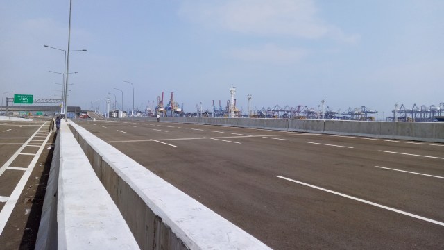 Potret Jalan Tol Akses Tanjung Priok. (Foto: Novan Nurul Alam/kumparan)