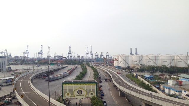 Jalan Tol Akses Pelabuhan Tanjung Priok. (Foto: Novan Nurul Alam/kumparan)