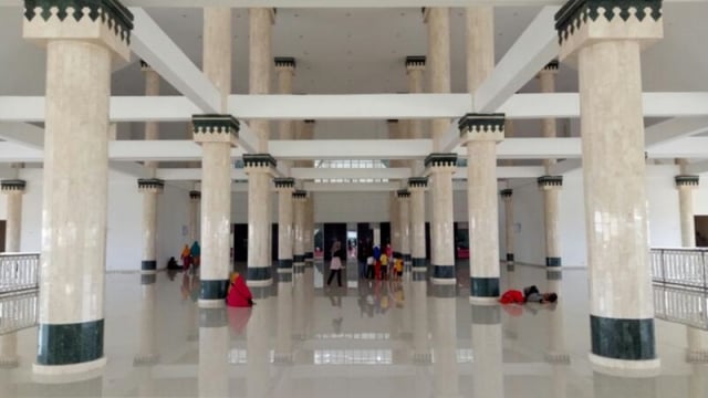 Masjid Raya KH Hasyim Asy'ari (Foto: Kevin Kurnianto/kumparan)