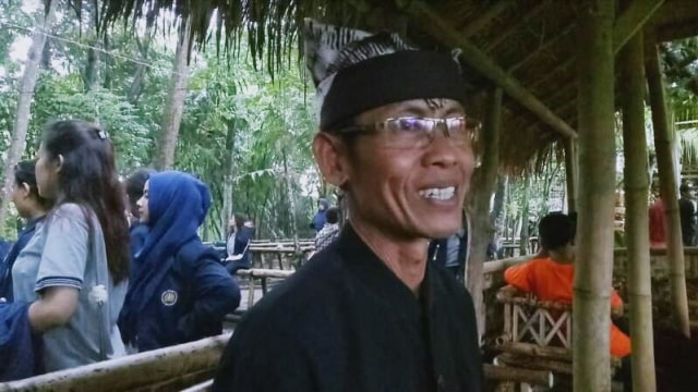 Suhaemi, Ketua Adat Masyarakat Desa Kemiren (Foto: Deanda Dewindaru/kumparan)